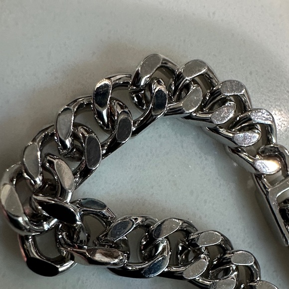 Elegant Silver Bracelet with Sparkling Accents - Picture 5 of 11